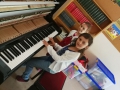 Musikschullehrer stellen Instrumente vor