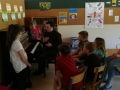 Musikschullehrer stellen Instrumente vor