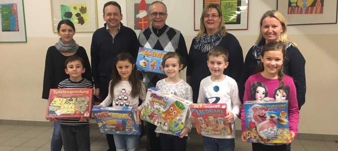 Elternverein kauft Spiele für die Schüler