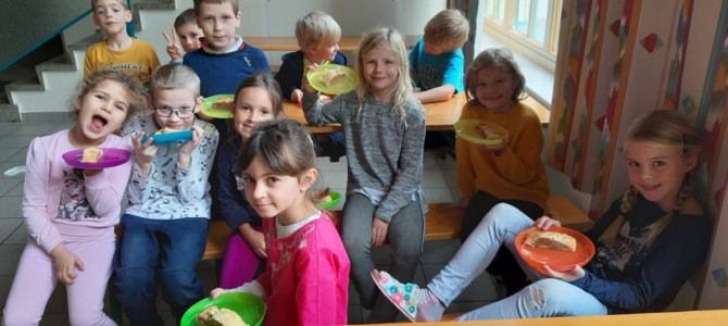 Apfelstrudel backen in der 1. Schulstufe